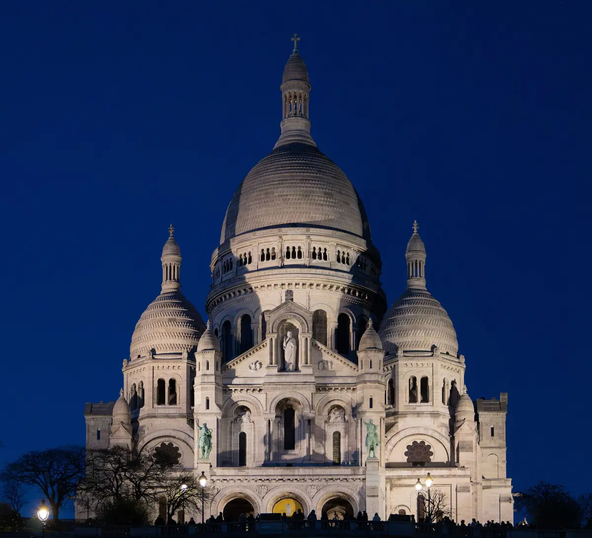 Sacré-Cœur lit up at night